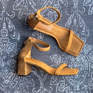 Good American Block Heel Square Toe Sandal in Amber Size 7